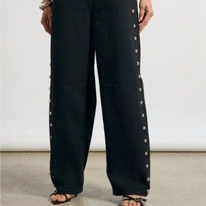 Elegant Black Wide-Leg Jeans with Button Accents